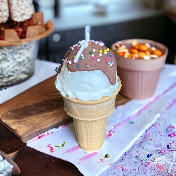 ⚠️SALE Candle /Handmade White Ice Cream Cone With Chocolate Drizzle SEND OFFERS - Picture 3 of 4